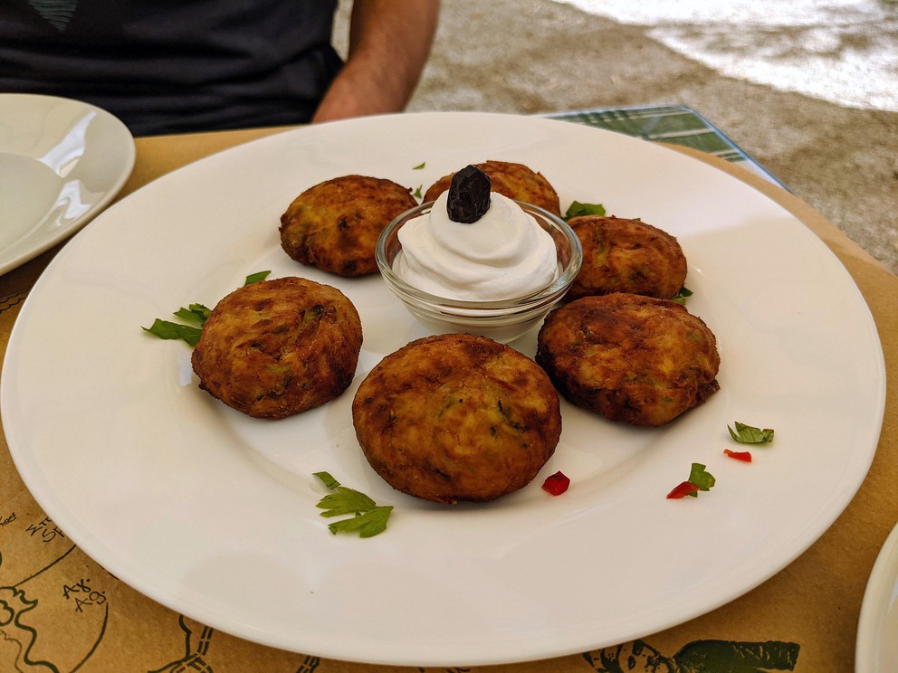 Manitaria Gemista (stuffed mushrooms)