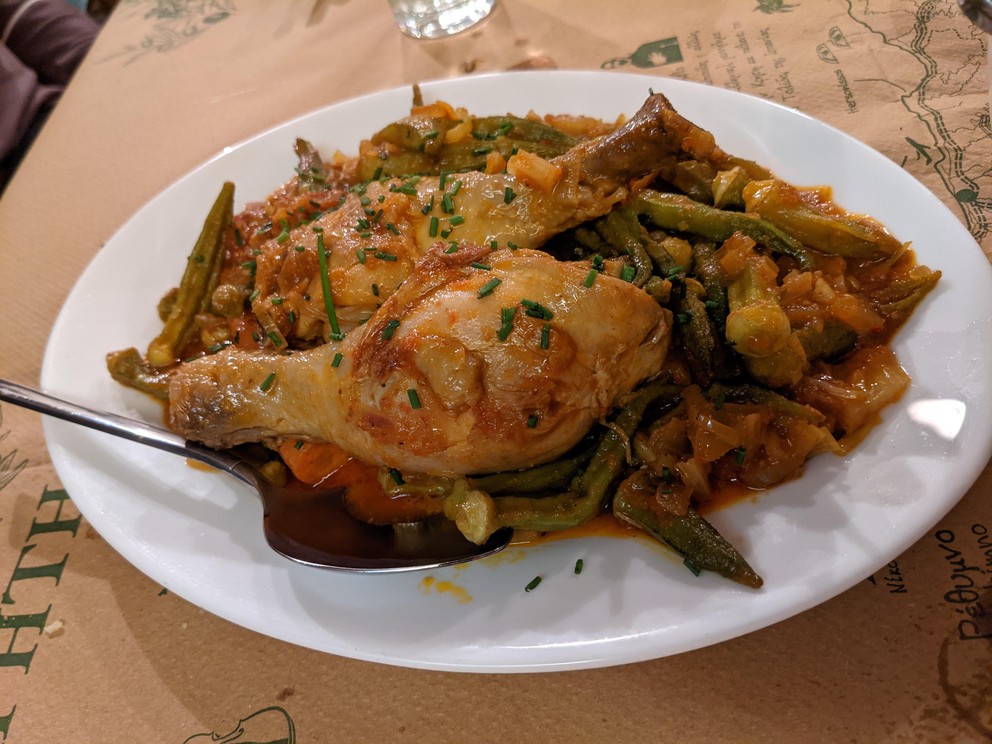 Kota me Bamies (chicken with okra)