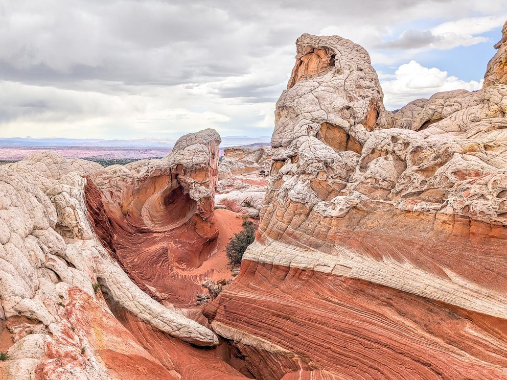 lines of sandstone lead your eyes into the wormhole at White Pocket