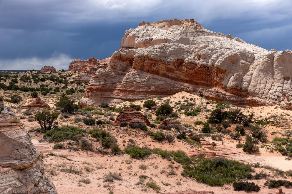 white, pink, and red Navajo sandstone formations capped with gold